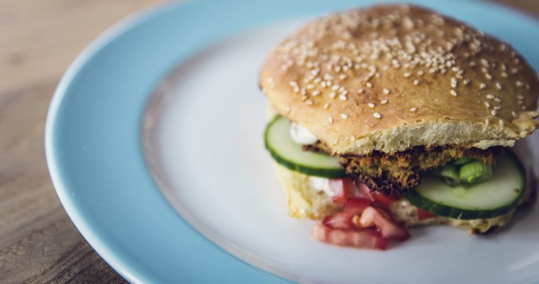 Vegetarischer Falafel Burger