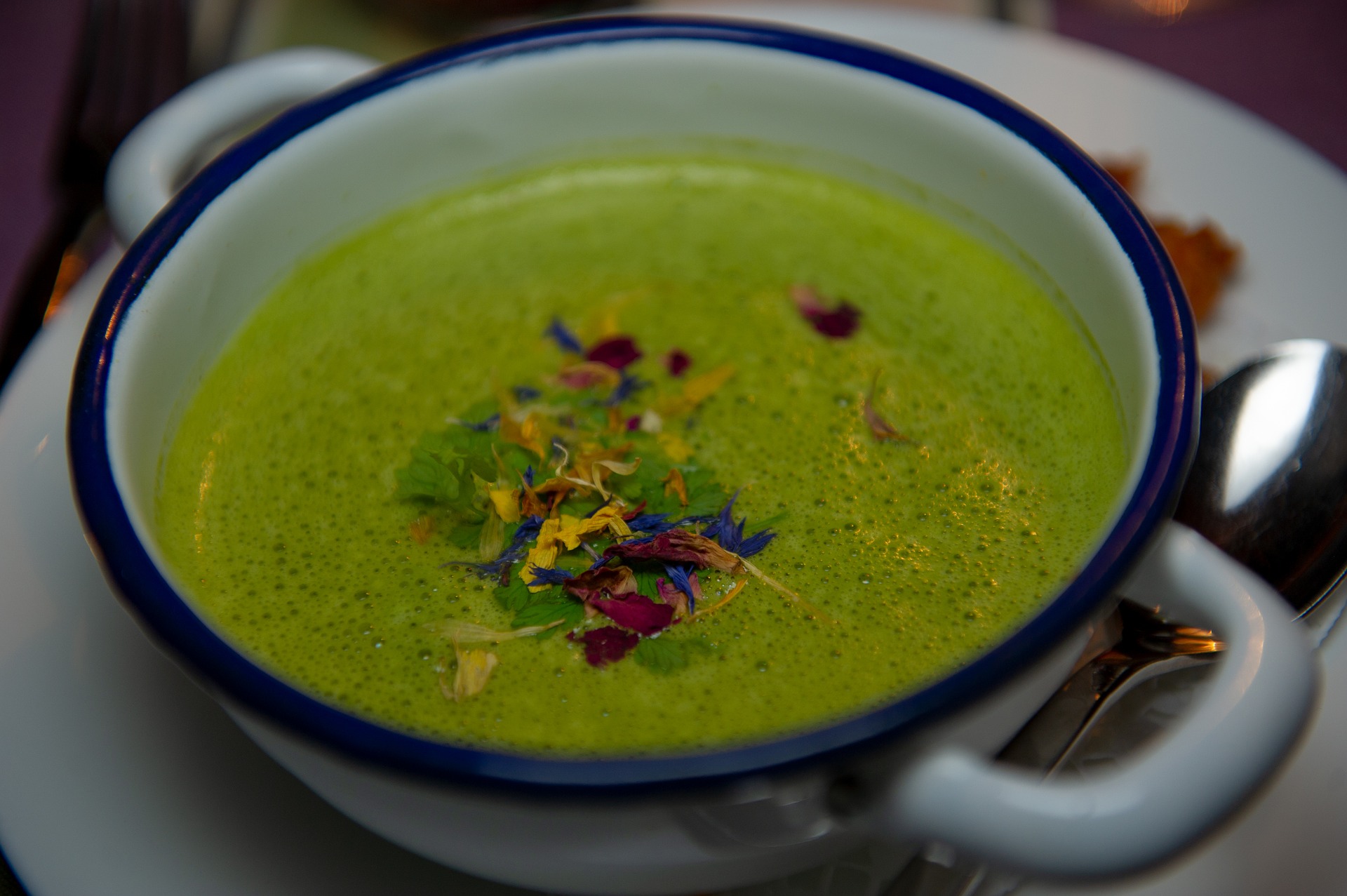 Spinatsuppe mit Schafskäse - Lekker Schmekker