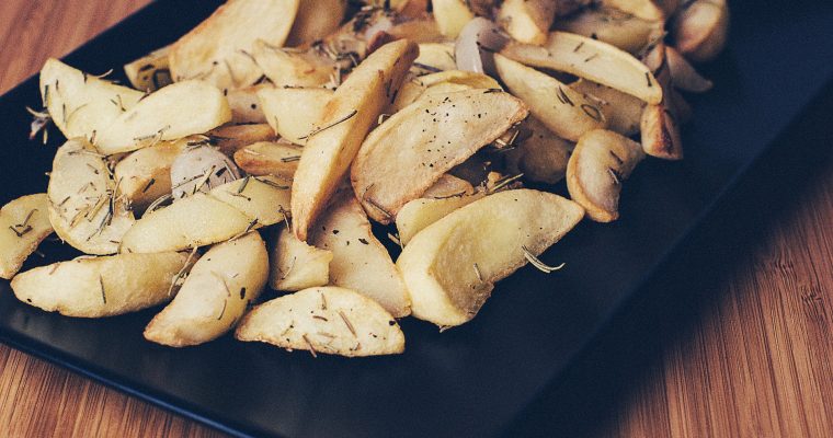 Kartoffel-Wedges mit Mango-Tomaten-Salsa