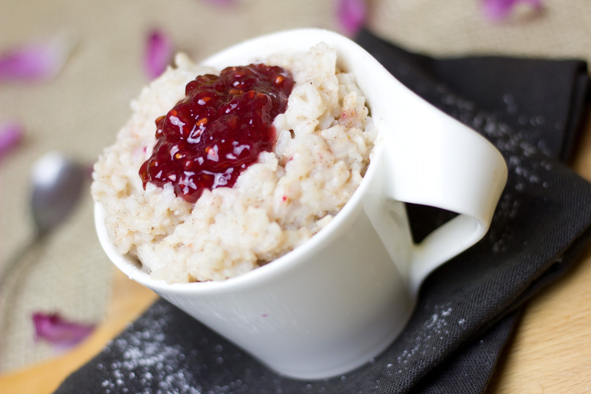 Kokosmilchreis mit marinierten Erdbeeren