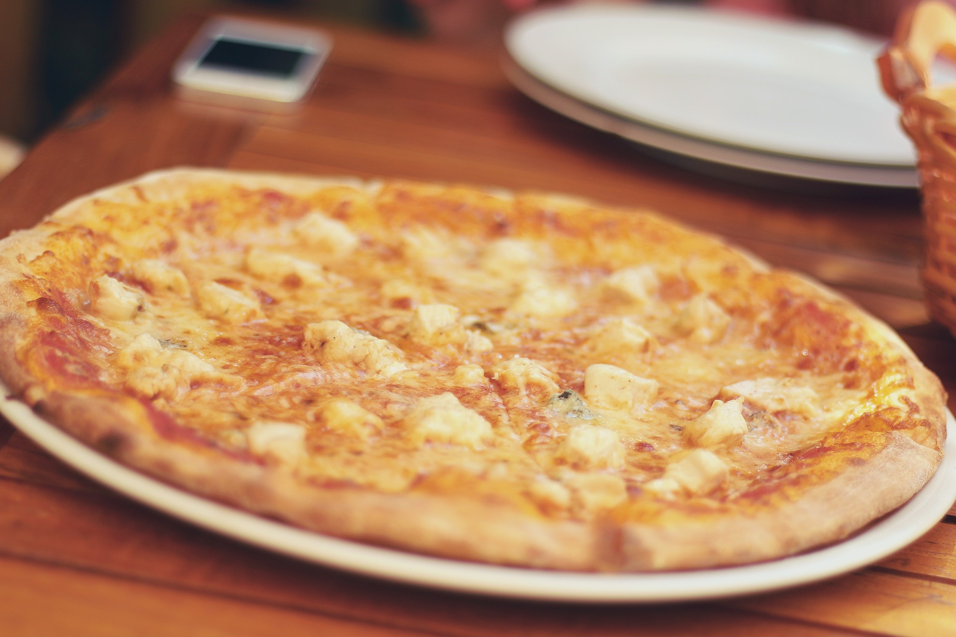 Flammkuchen mit Birne, Radicchio und Walnüssen