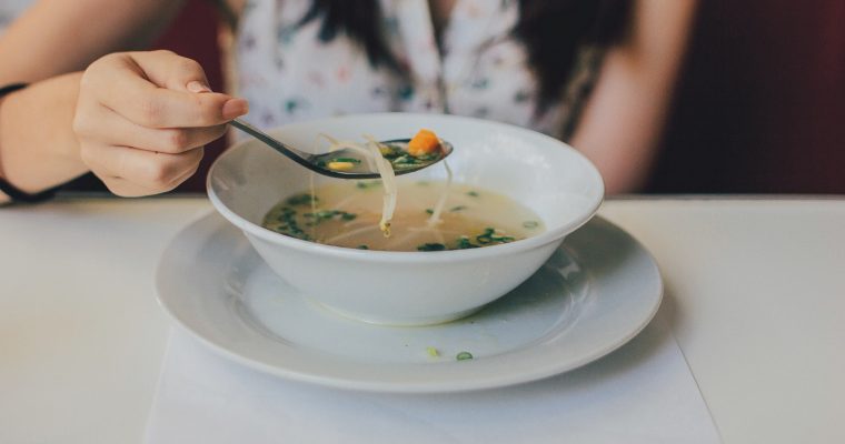 Klassische Hühnersuppe