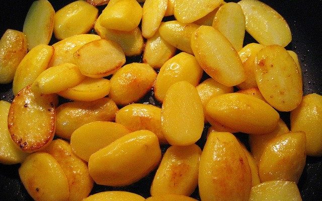 Amerikanische Parmesankartoffeln, im Ofen gebraten