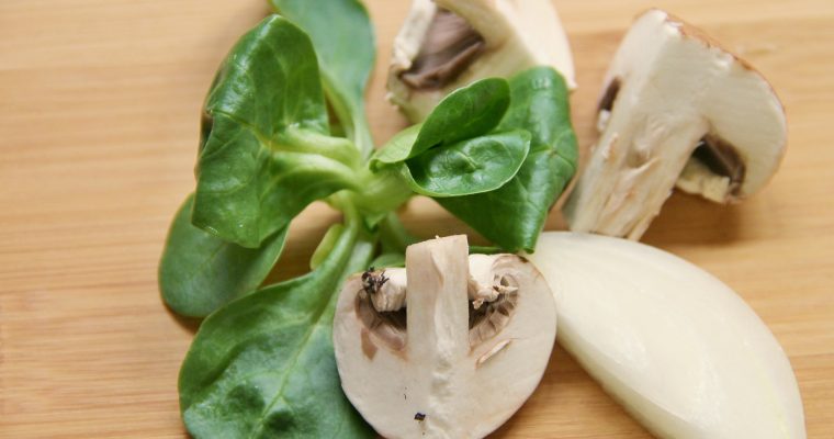 Salat mit Honigchampignons