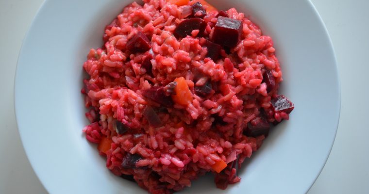 Winterlicher Salat mit Räuchertofu, Quinoa und roter Bete