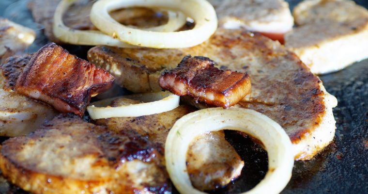 Nackensteaks auf dem Blech