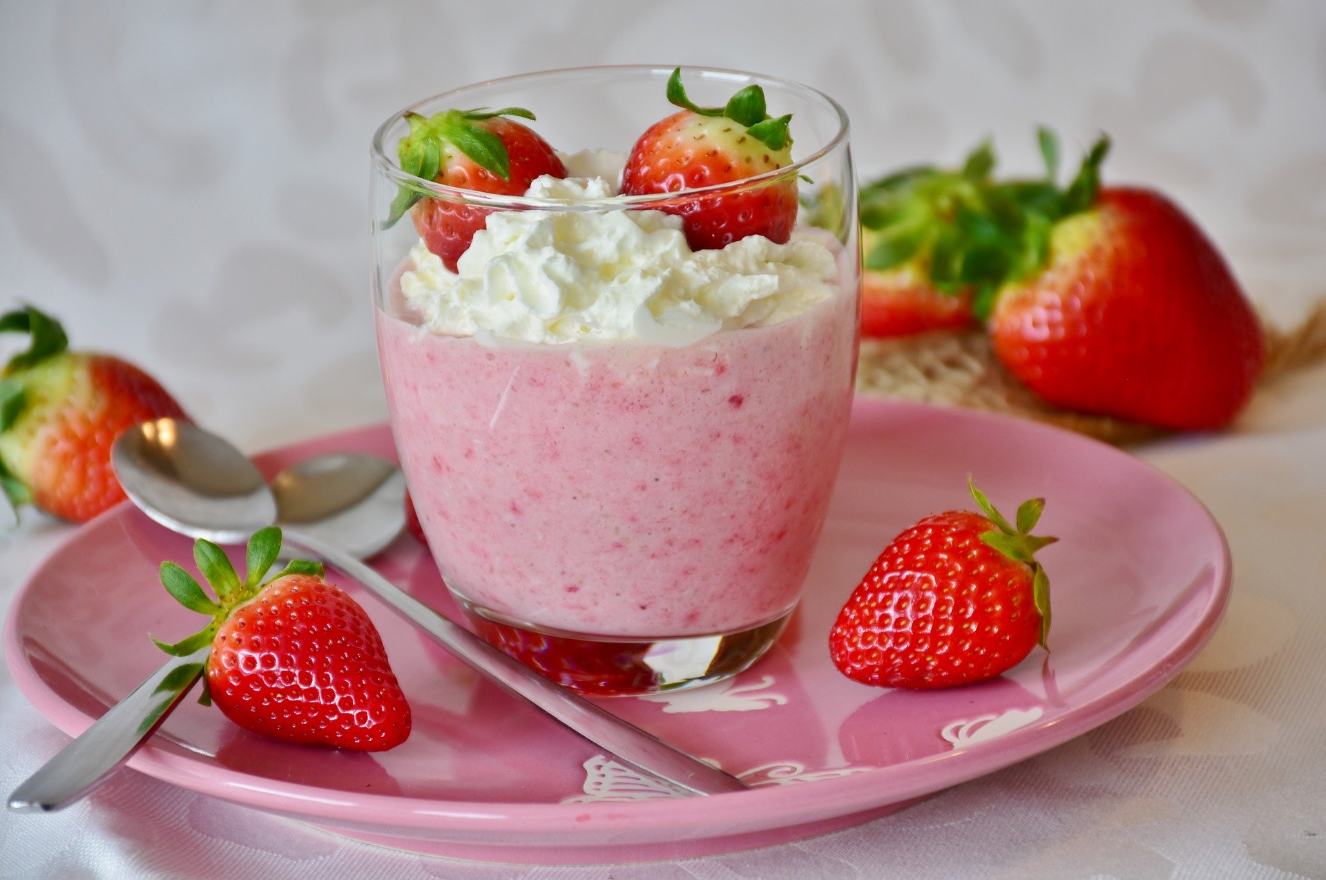 Erdbeer-Mascarpone-Dessert mit weißer Schokolade - Lekker Schmekker